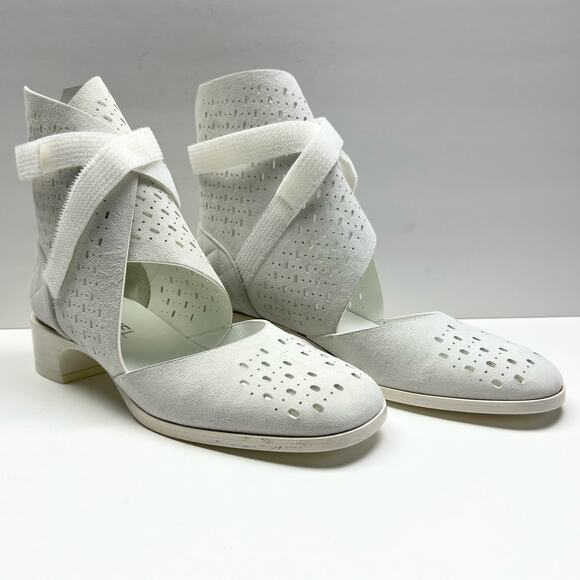 CHANEL Interlocking CC Logo Perforated Ankle Suede Boots EU 40 US 10 White Heels - Picture 3 of 13